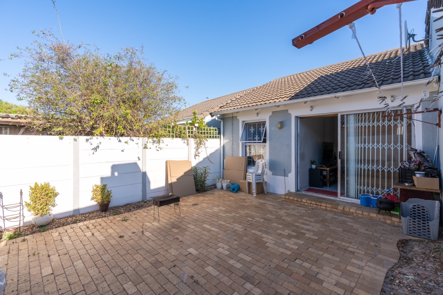 2 Bedroom Property for Sale in Thornton Western Cape